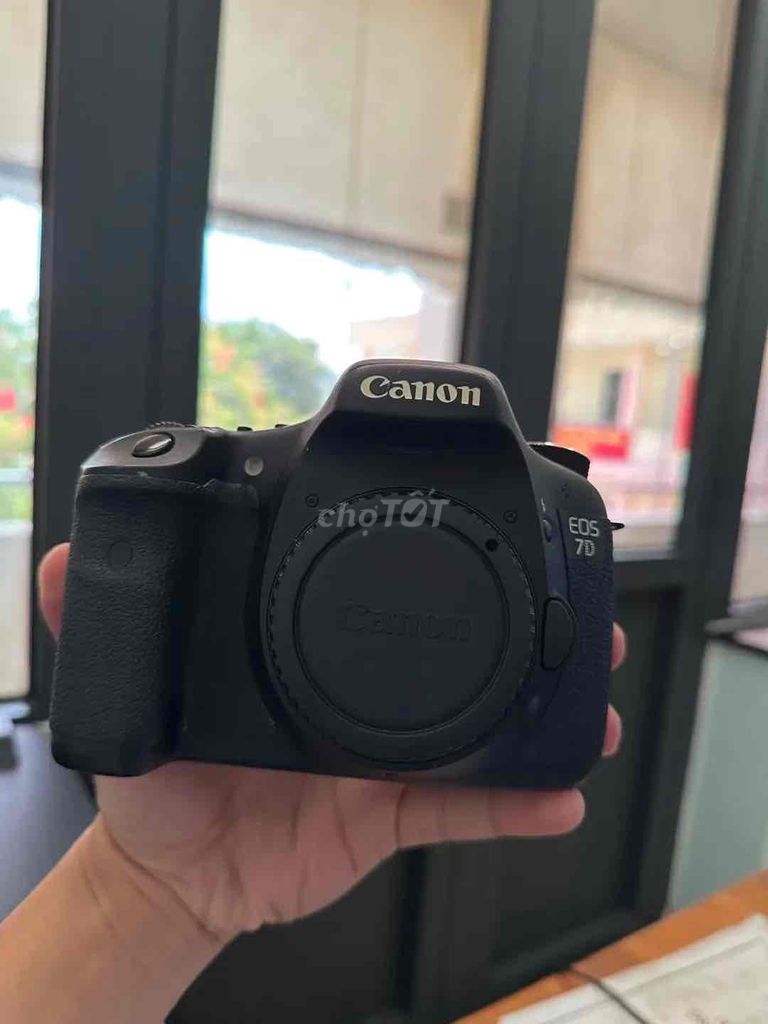 Фото 3: Фотоаппарат Canon EOS 7D черный