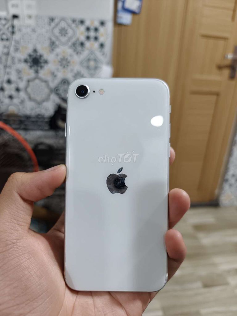 Apple iPhone SE 2020 64GB Белый, заменена батарея