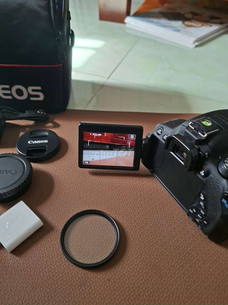 Фото 2: Фотоаппарат Canon 700D DSLR черный