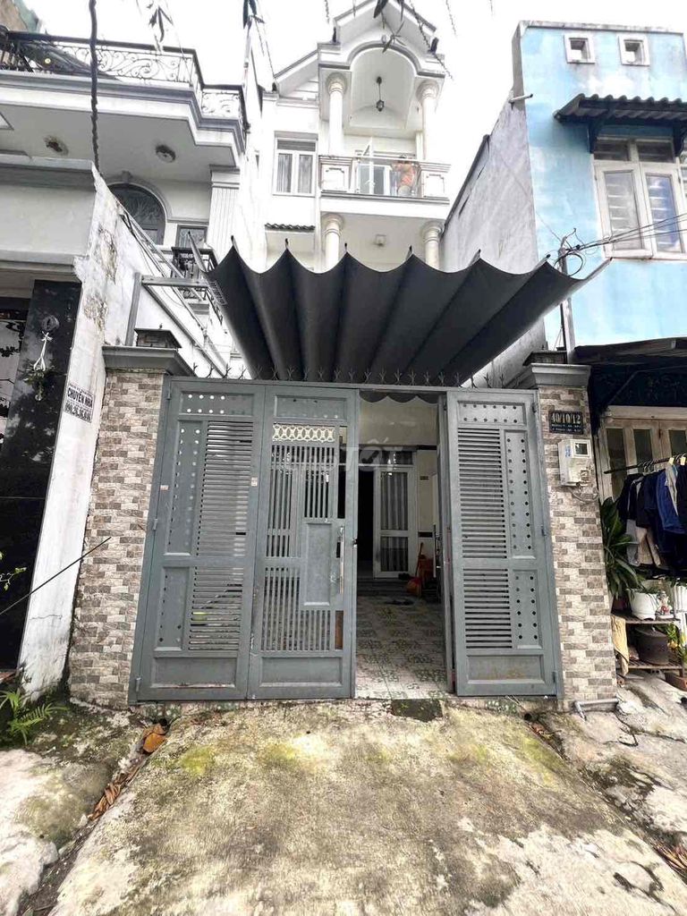 2-ЭТАЖНЫЙ ДОМ 3 СПАЛЬНИ, ПЕРЕУЛОК ДЛЯ АВТОМОБИЛЕЙ, ПРОСТОРНЫЙ ДВОР
