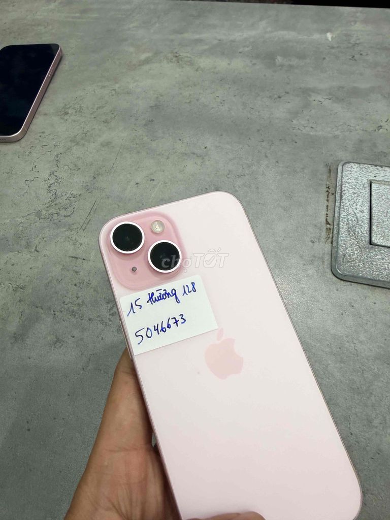 Фото 3: Apple iPhone 15 128GB Розовый