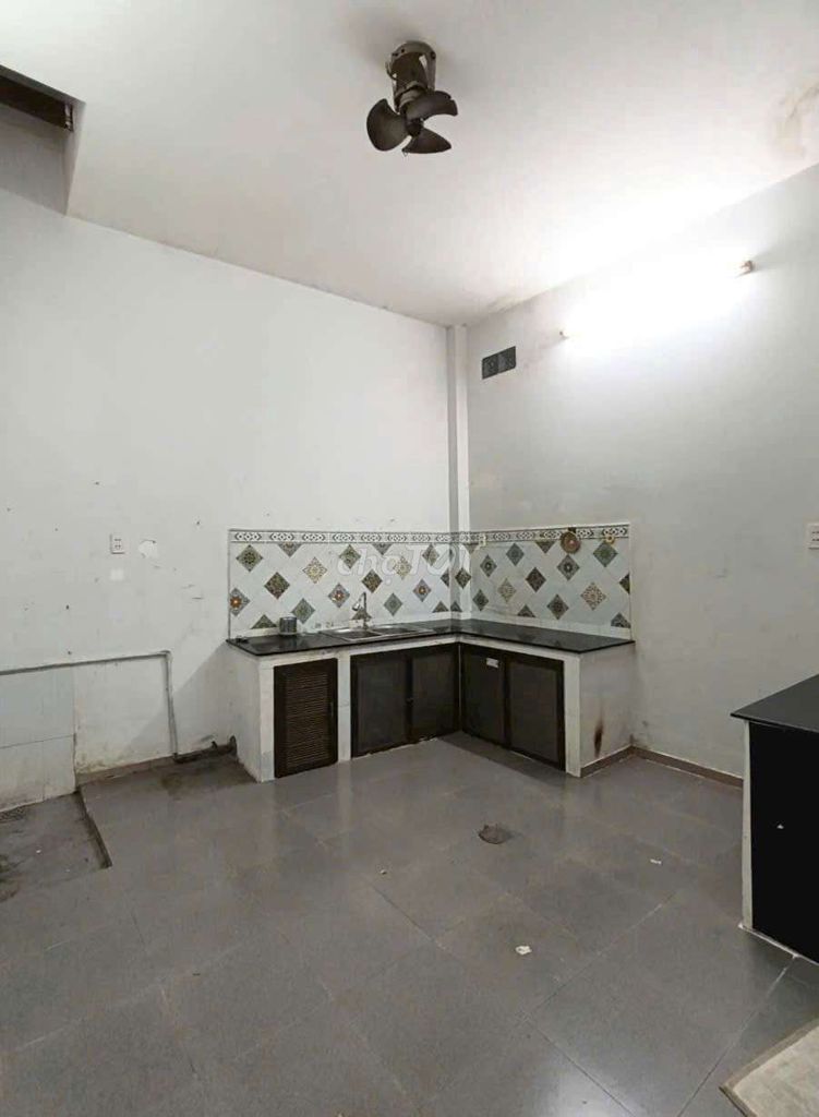 Фото 2: Дом в 2 этажа — 40 м² — переулок для автомобилей — Бинь Чи Донг — Бинь Тан — цена 3 млрд с небольшим, торг