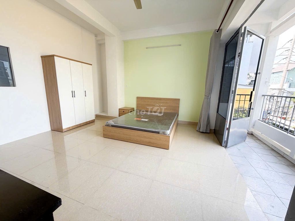 Фото 2: Новая комната с балконом 50м², полностью меблирована, район Байхьен рядом с 10-м округом