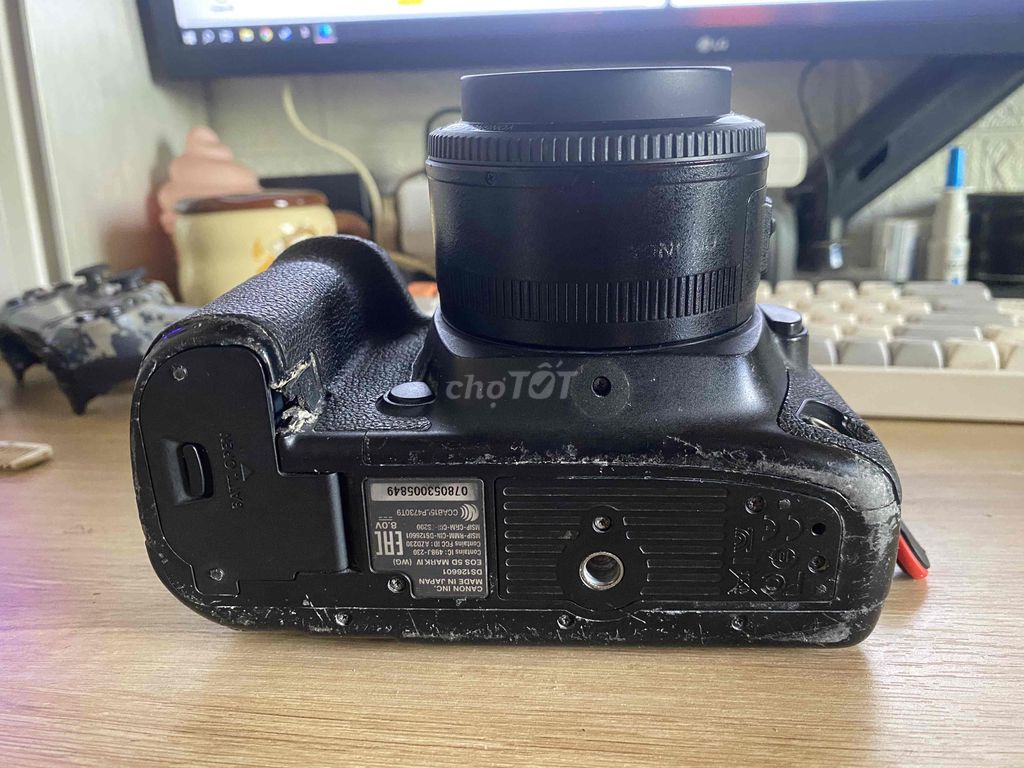 Фото 2: Фотоаппарат Canon EOS 5D Mark IV черный