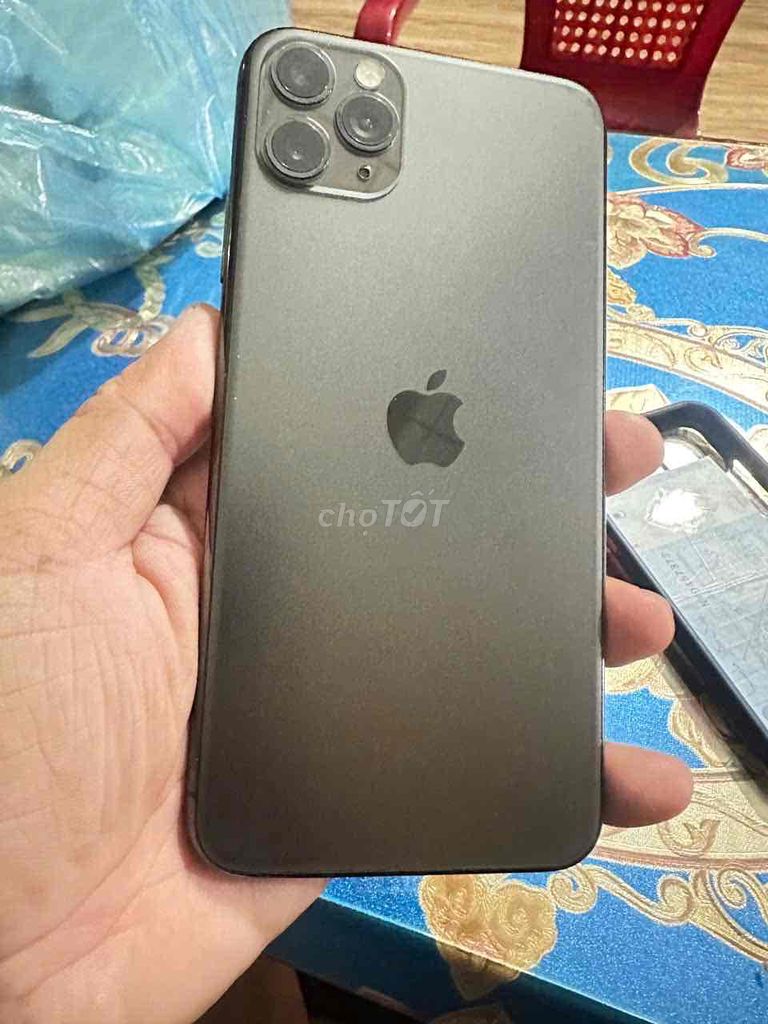 Apple iPhone 11 Pro Max серый, заменены аккумулятор и экран