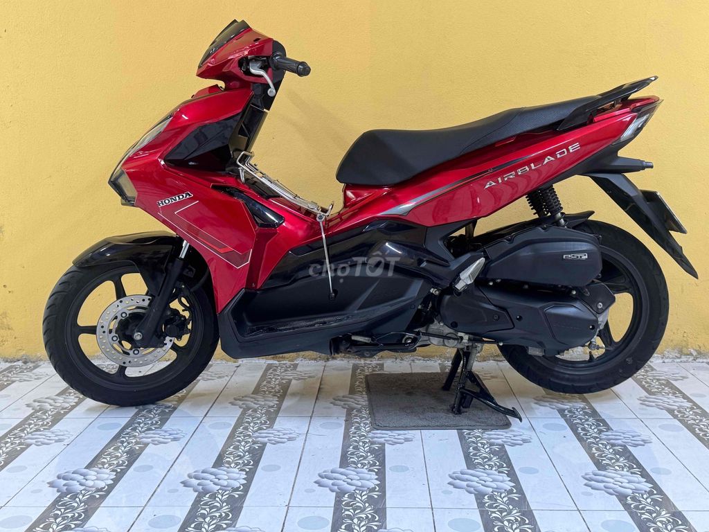 Air Blade 125 2022 года, красно-черный, супер новый