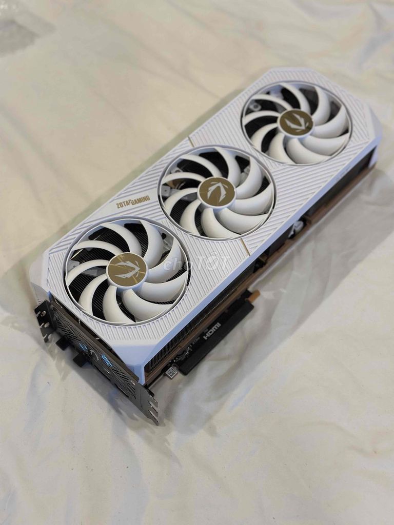 Zotac RTX 5080 Solid OC Белый