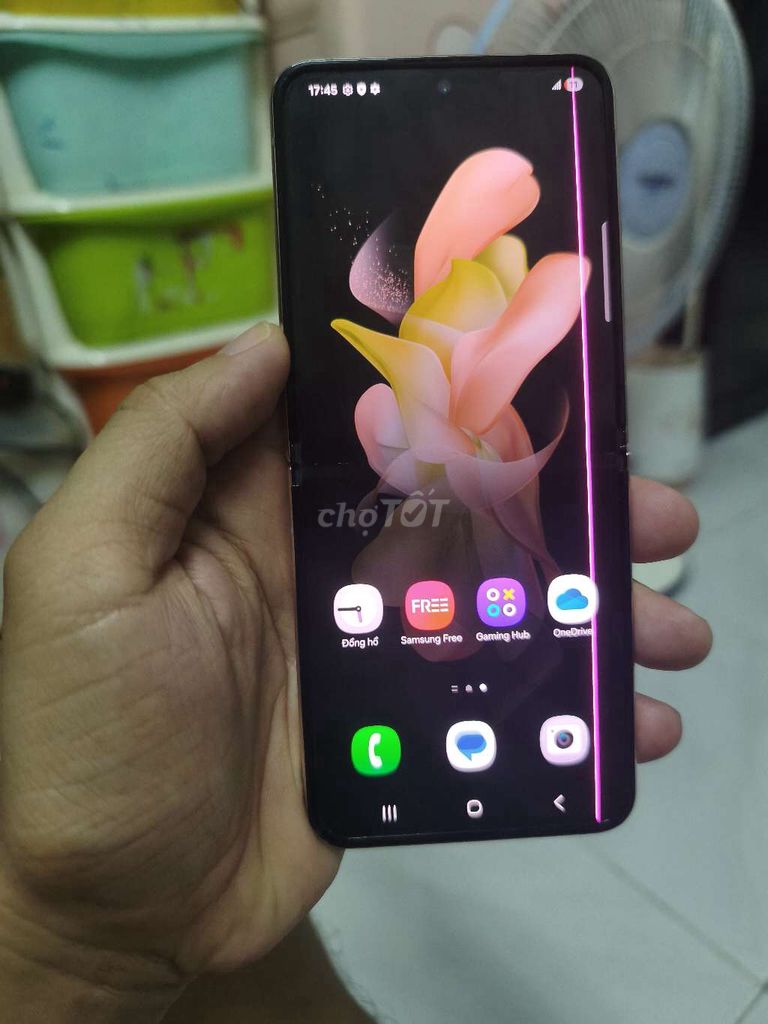Фото 3: Samsung Z Flip 4 почти новый, полный комплект