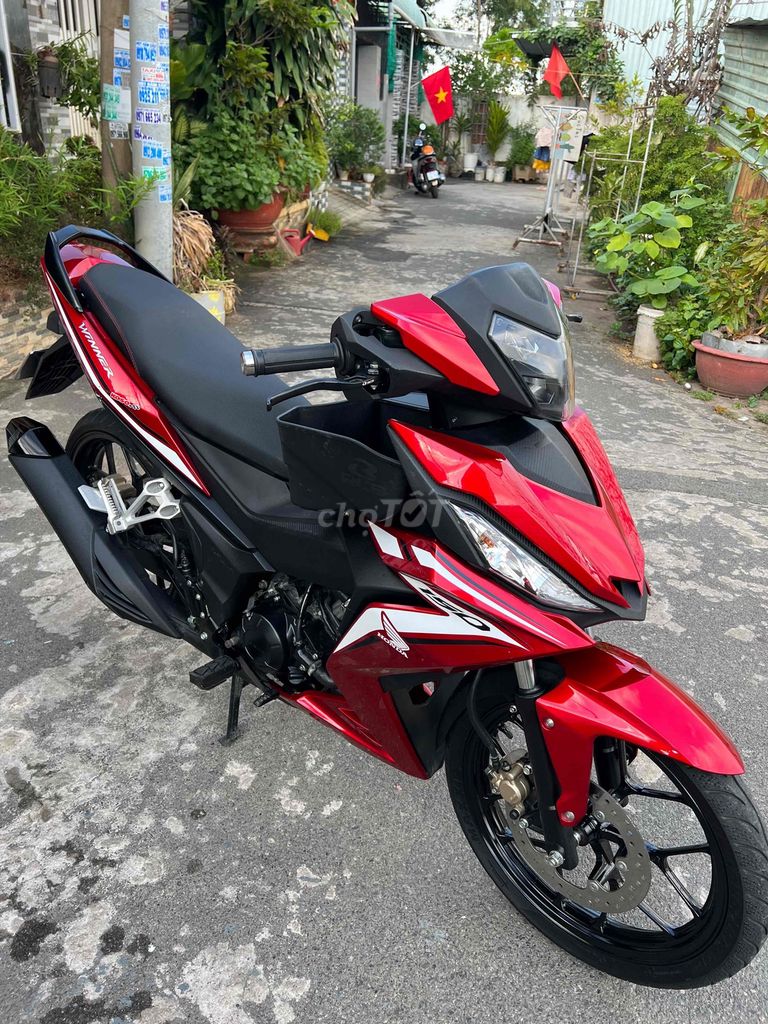 Honda Winner 2018 Красный, мотоцикл с ручным сцеплением