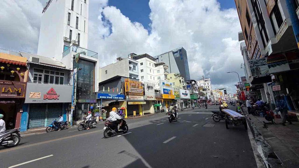 Фото 2: Аренда фасада, весь дом 80м2, Phan Dinh Phung, цена 3x