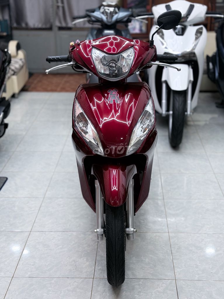 Honda Vision красный