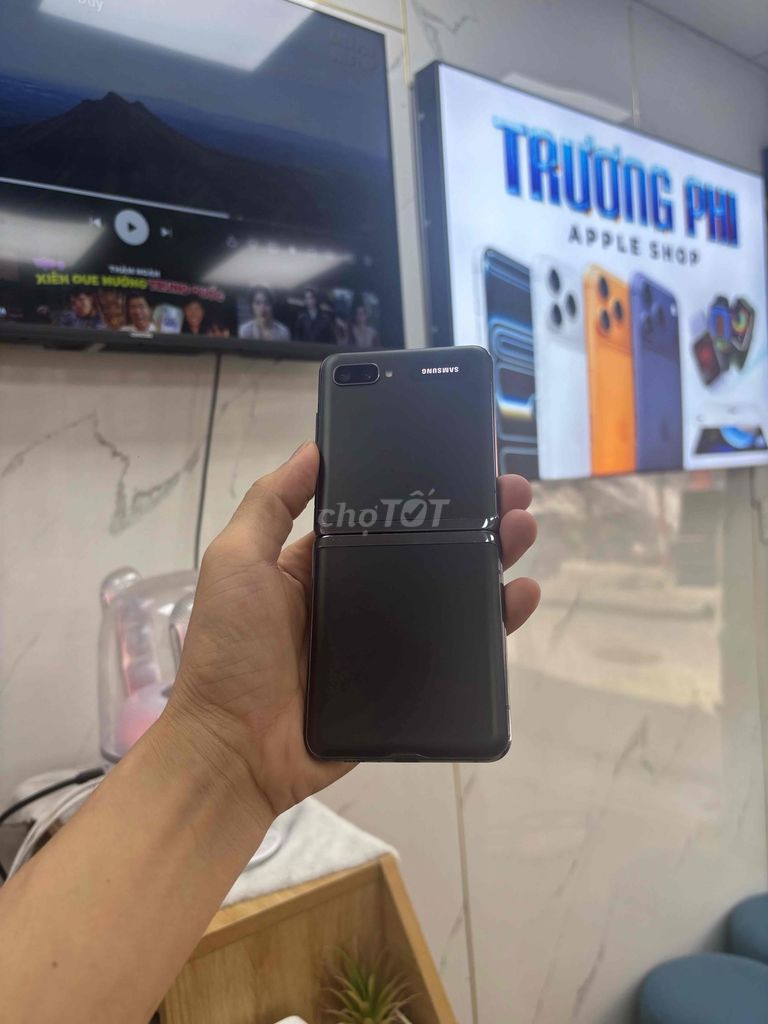 Фото 3: Samsung Galaxy Z Flip 5G 256GB Черный