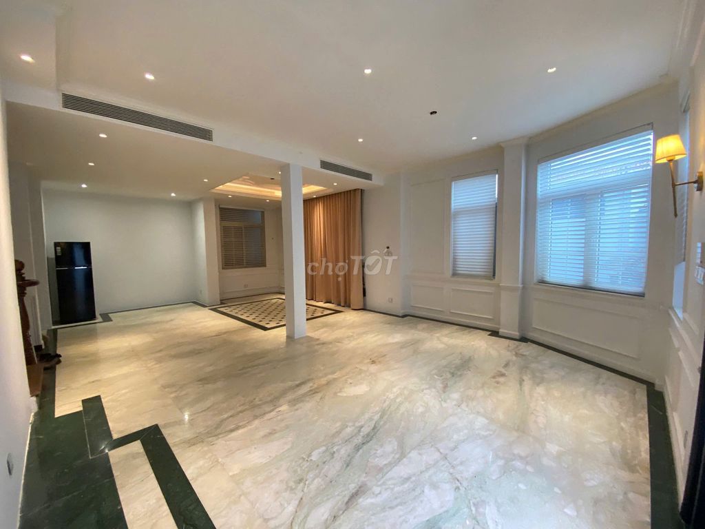 Фото 3: 🏡 Вилла в аренду, переулок для автомобилей Нгуен Минь Хоанг_8x20м, полуподвал, первый этаж, 3 этажа.