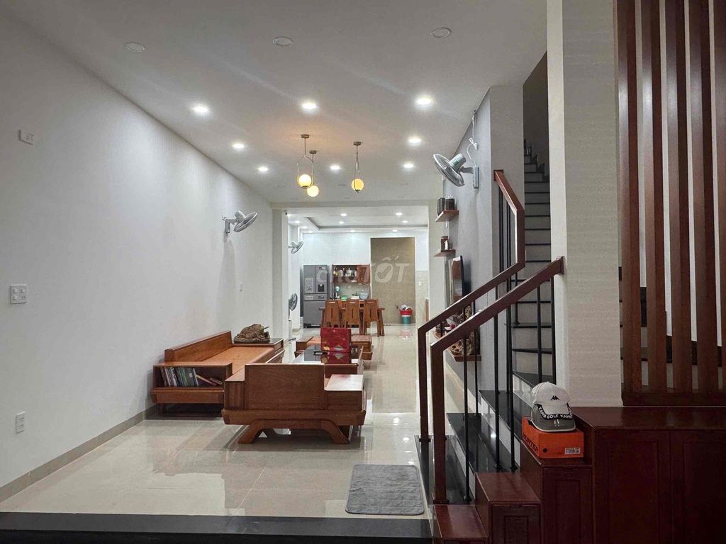 Фото 2: Продажа дома на Фан Винь, Винь Нгуен, Нячанг. Направление на северо-запад. Отдельная книга