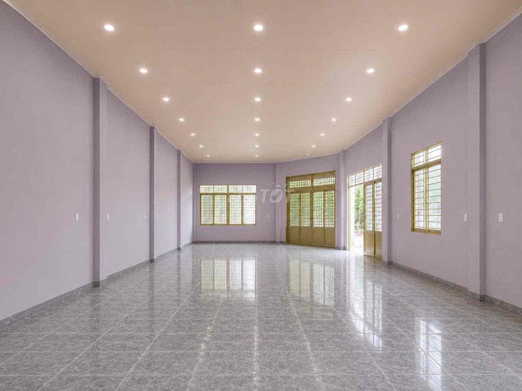 Аренда коммерческого помещения 160 м², 2 фасада на улице Ми Ан, у реки, красивое место