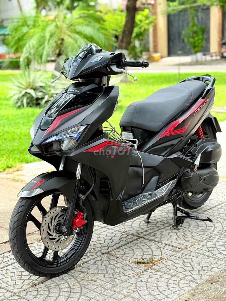 Фото 3: Honda Air Blade 2017 Черный матовый
