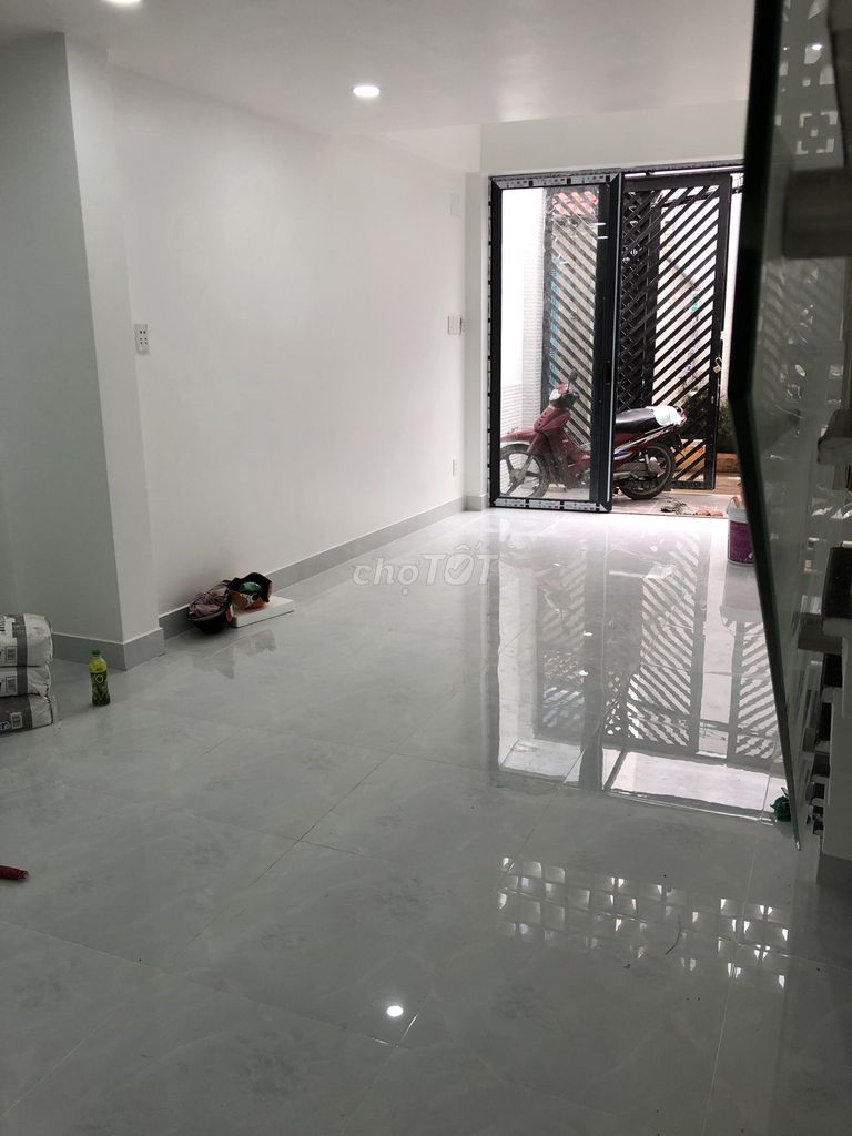 Фото 2: 26 triệu - 4 lầu, 5 phòng ngủ, 3 WC, nhà đẹp trung tâm quận 3