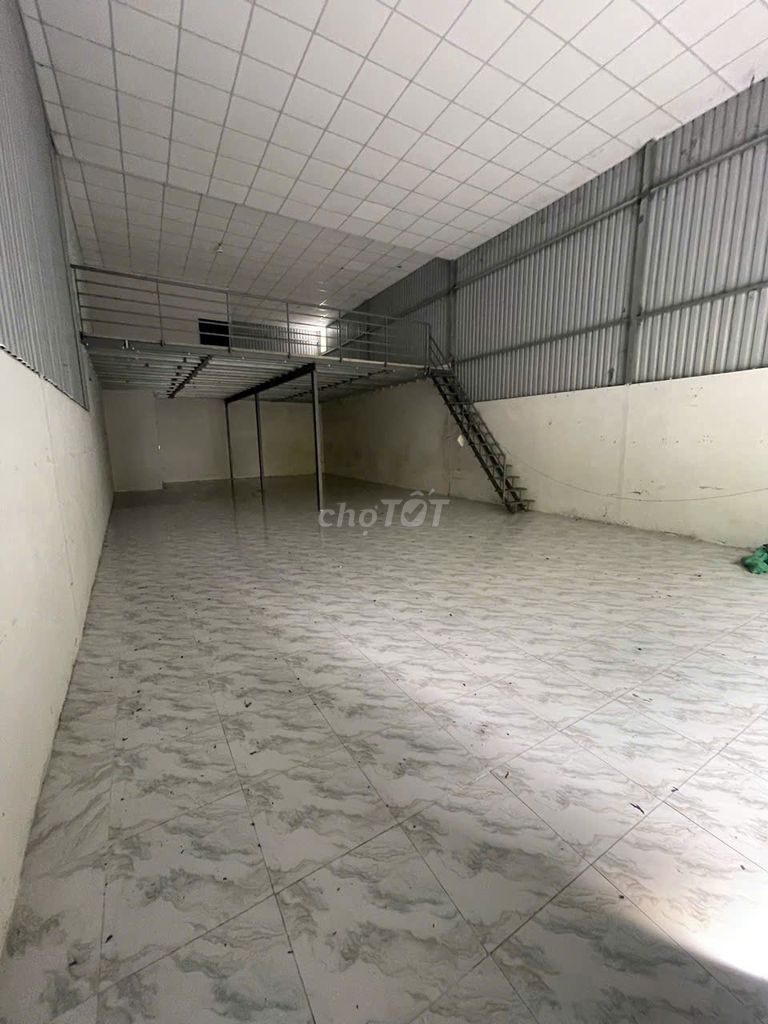 Фото 3: Сдается склад 8x20 м с антресолью рядом с промзоной Танбинь, фото соответствует