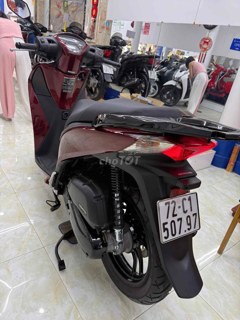 Фото 3: Honda SH 150cc 2014 Красный