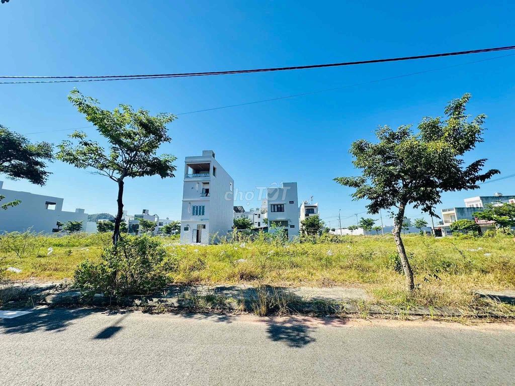 Фото 3: * Продажа виллы на улице Дам Сен 1, рядом с озером Сен, у реки Тхоан