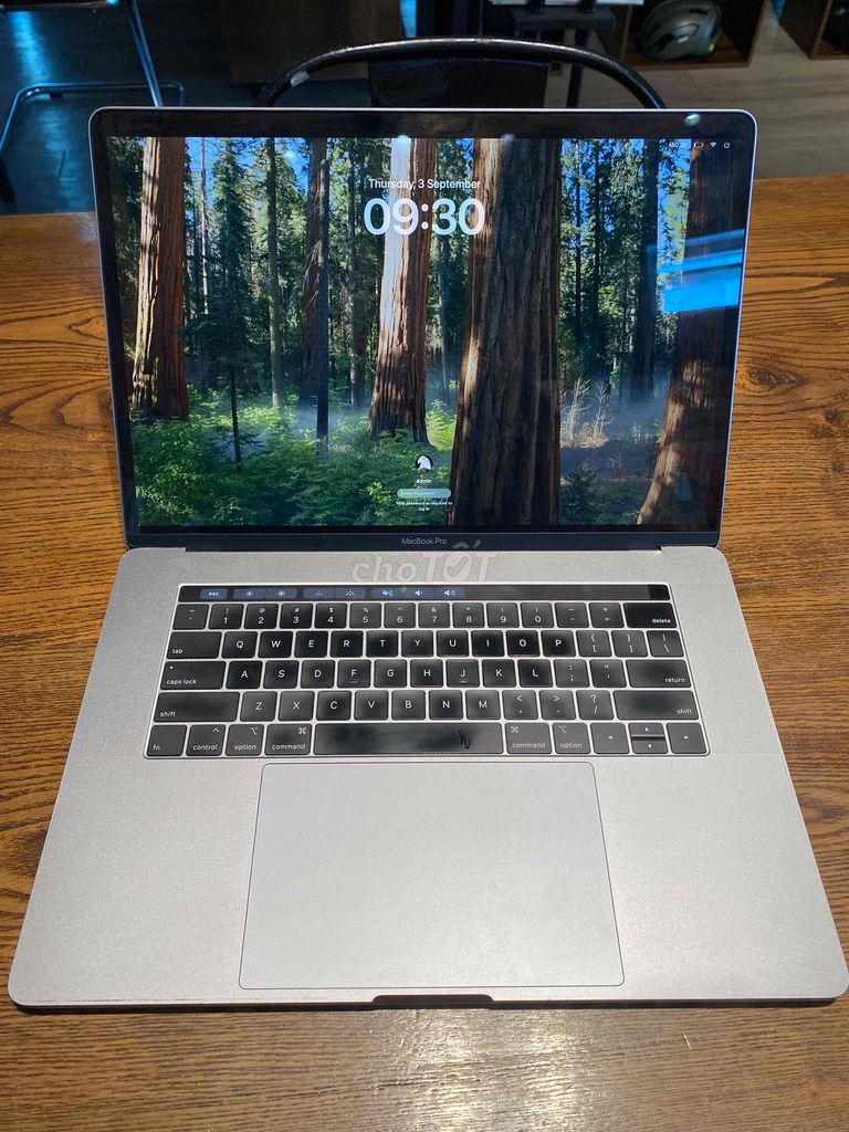 Фото 2: Apple MacBook Pro 15 inch i9 16GB/512GB SSD 2019