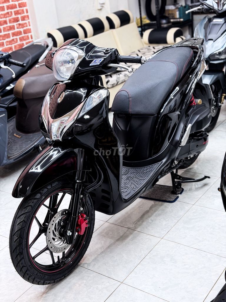 Фото 2: Honda SH Mode черный оригинал