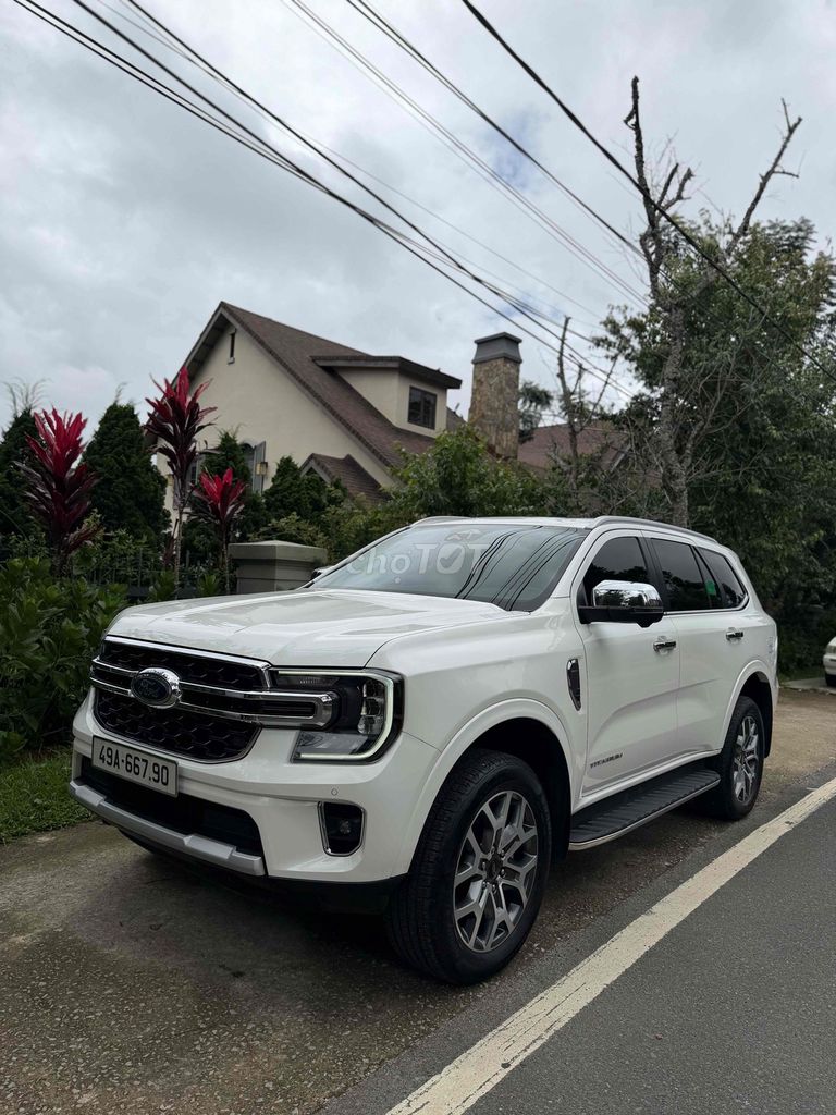 Фото 2: Ford Everest Titanium 2024 Белый 16000 км