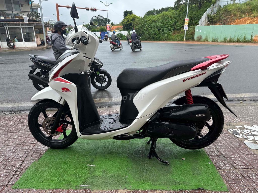 Honda Vision 2019 белый