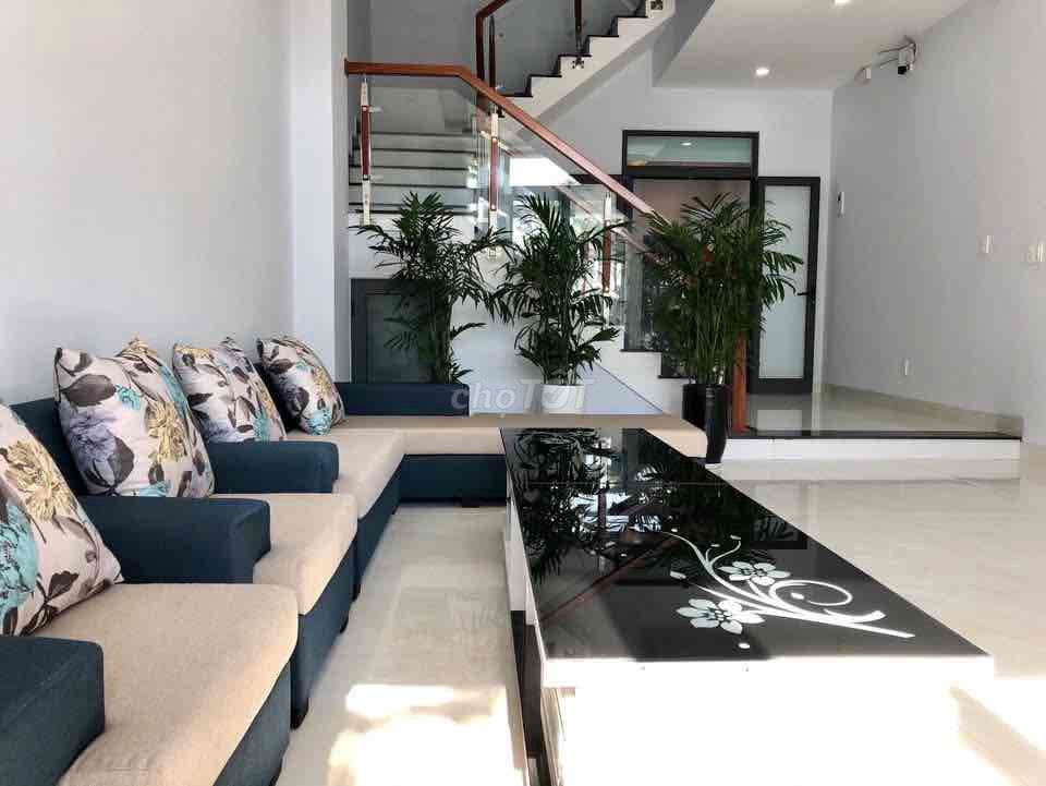 Фото 2: 🏡🏡СДАЕТСЯ ДОМ 5 СПАЛЕН С ПОЛНОСТЬЮ ОБСТАВЛЕННОЙ КУХНЕЙ - НАМ ВЬЕТ А