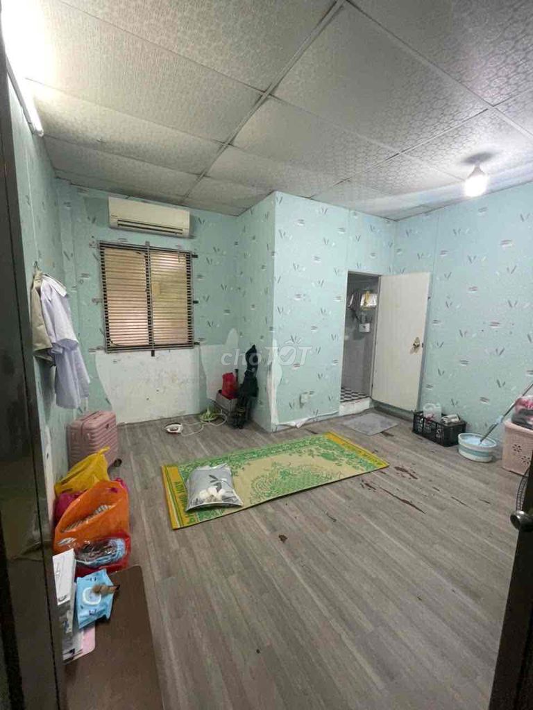 Фото 2: Дом 2 спальни 4x25, Лам Ван Бен. Автомобиль заезжает в дом