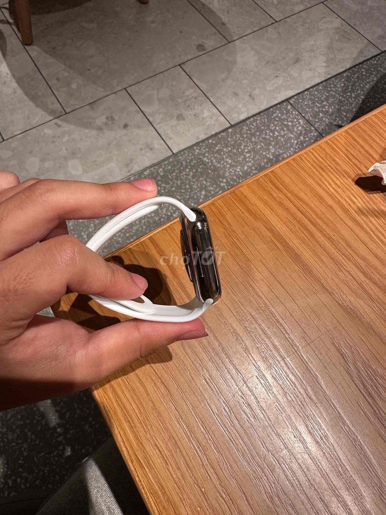 Фото 2: Apple Watch S7 41 мм, золотая сталь