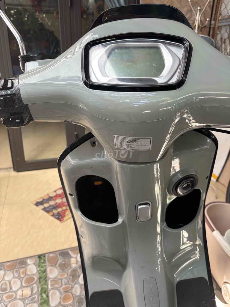 Фото 2: Скутер Vespa 50cc для женщин, серый