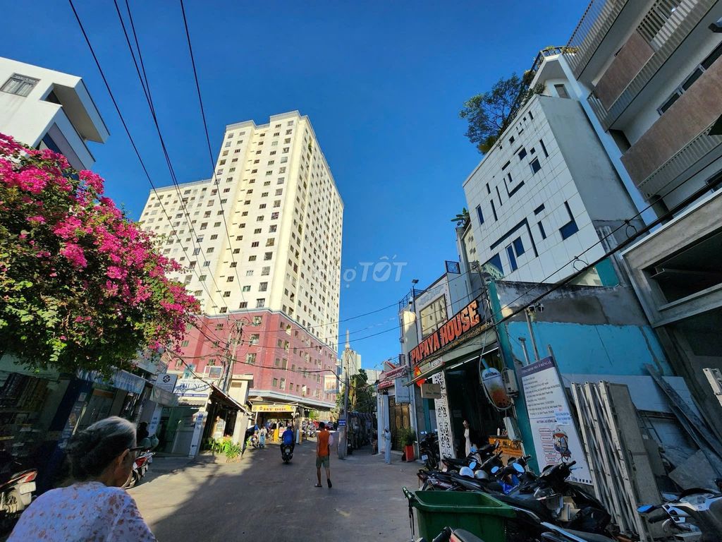 Дом в 2 этажа по адресу 220/50A Xô Viết Nghệ Tĩnh, P.21, площадь: 4 x 14 м (3 спальни + 3 санузла)