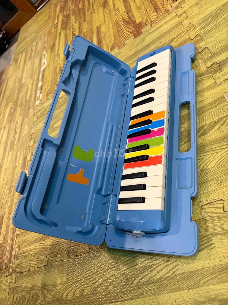Клавишная гармоника Yamaha P-32D синяя, белая, черная
