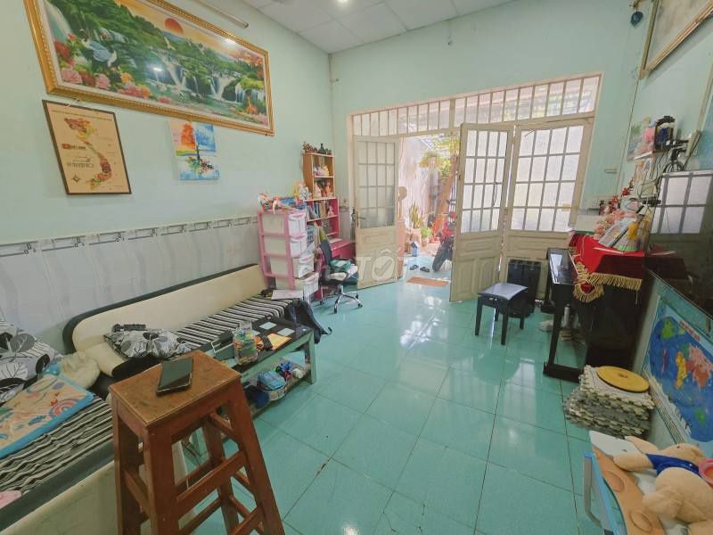 Фото 2: Продаётся дом 108 м², переулок для автомобилей, улица № 18, Линь Чунг, цена чуть выше 5 млрд