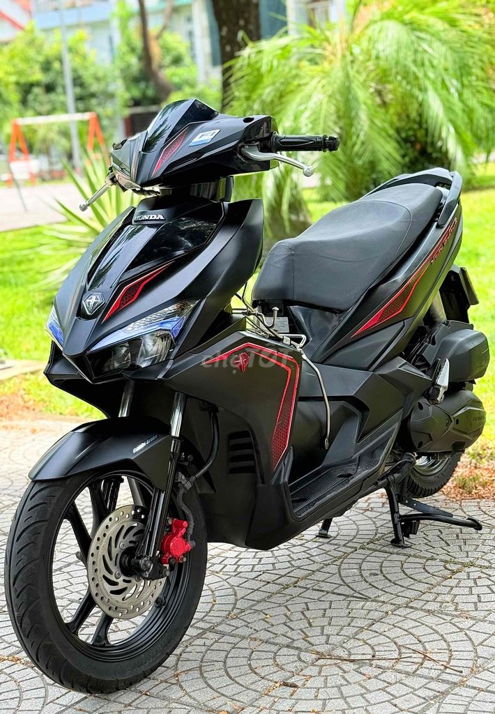Фото 2: Honda Air Blade 2018 Черный