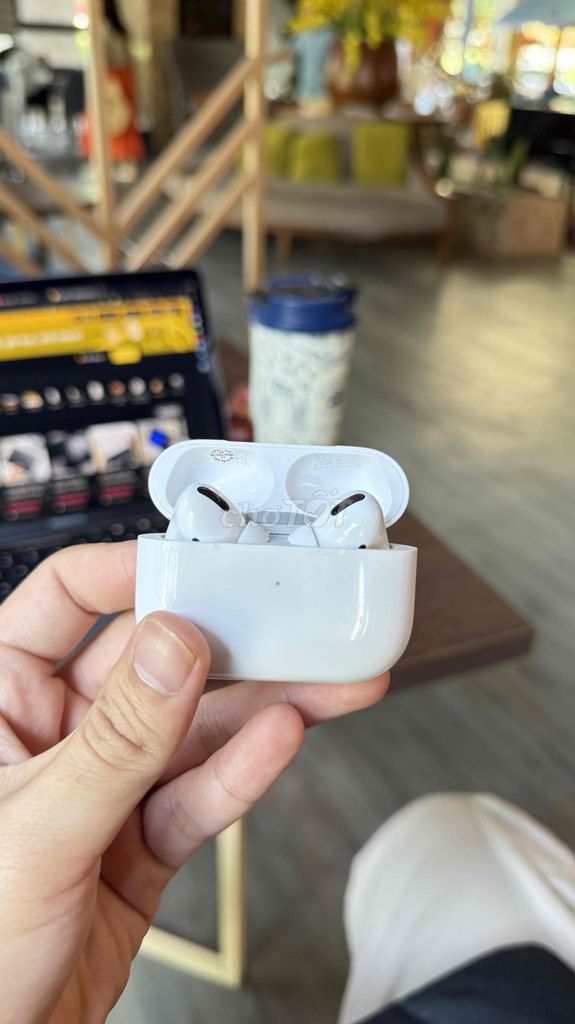 AirPods Pro 1 мало б/у, полный комплект