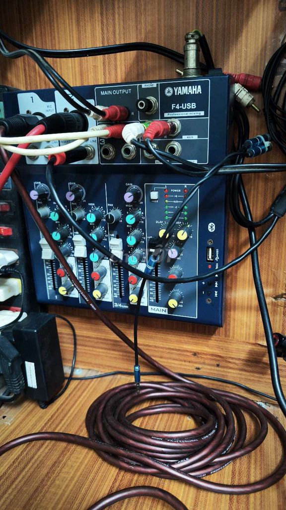 Фото 3: Takstar PC-K600 Микшер Yamaha F4-USB Черный Серебристый