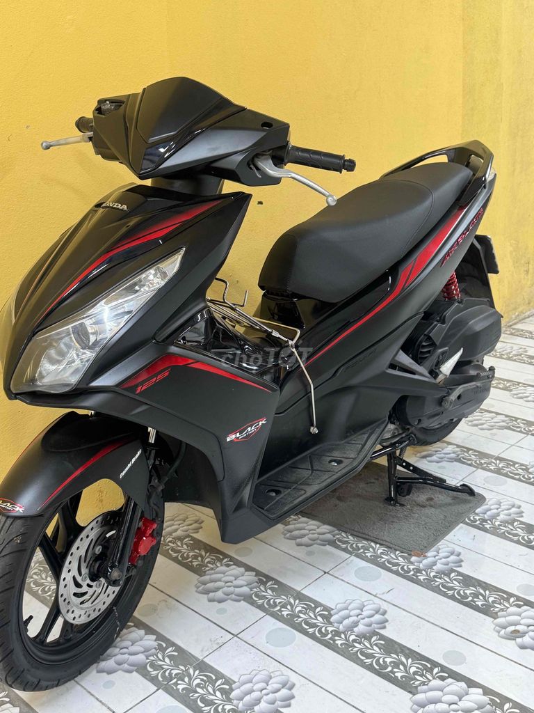Фото 2: Air Blade 125 черный матовый, супер новый, двигатель оригинальный, очень мощный