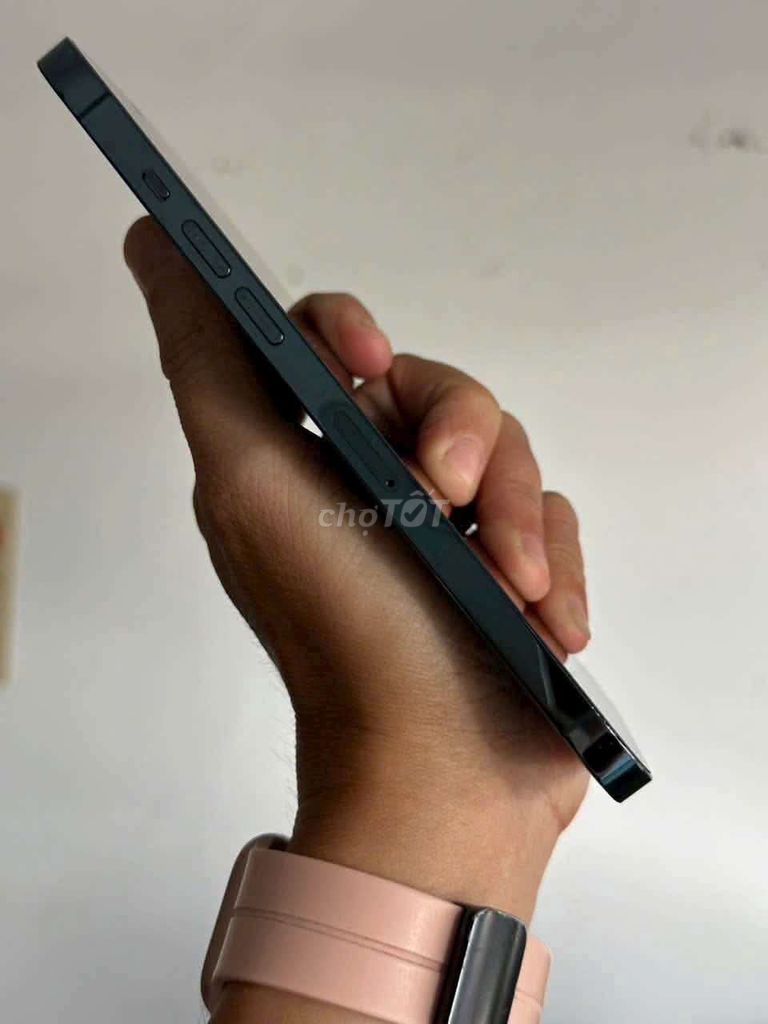 Фото 3: iPhone 12 Pro Max международный, ещё в хорошем состоянии, полный комплект
