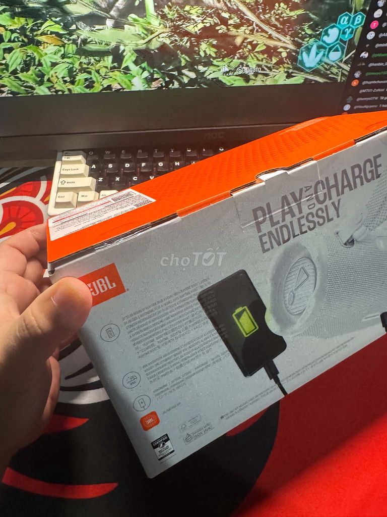 Фото 2: Колонка Bluetooth JBL Charge 6 Белая