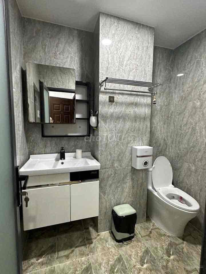 Фото 2: Сдается дом, фасад в жилом районе Хо Ле, 4x18,5, 1 этаж + 2 этажа, 4 спальни, недорого