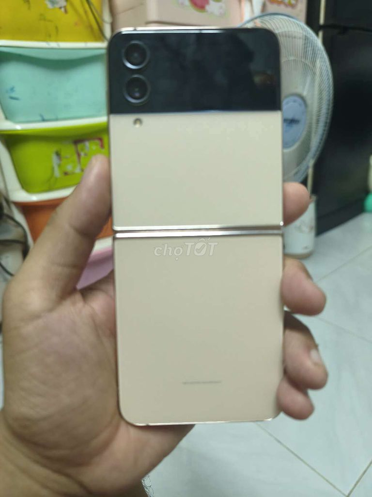 Фото 2: Samsung Z Flip 4 почти новый, полный комплект