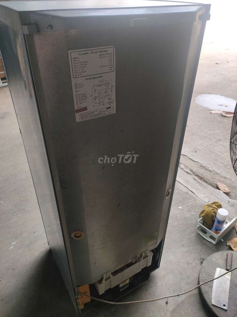Фото 3: Холодильник Toshiba 180L серый