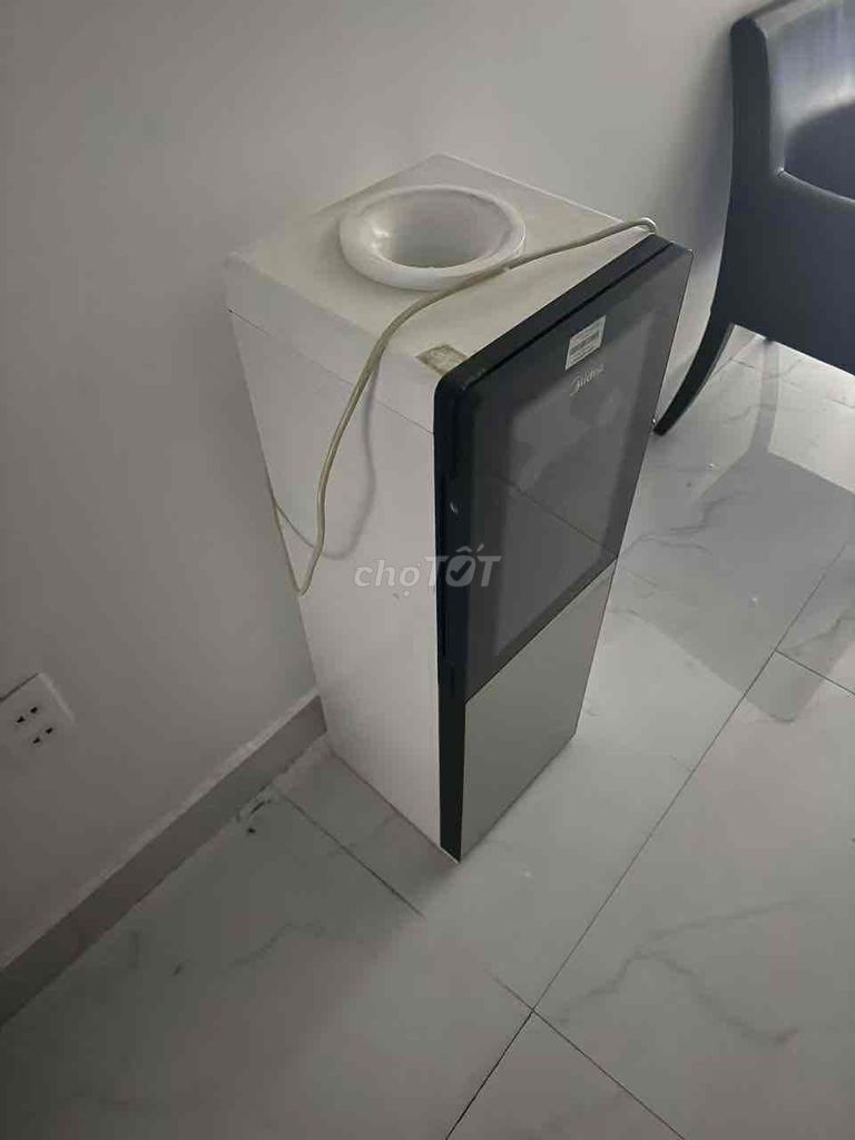 Фото 3: Водонагреватель Midea Белый, Черный