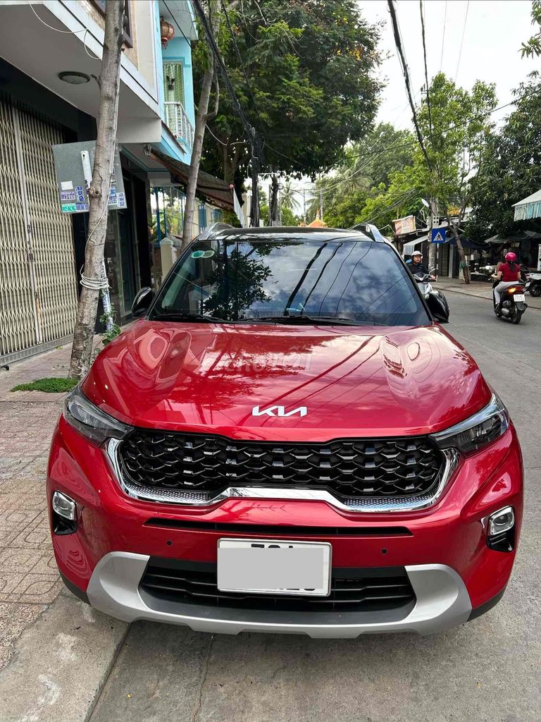 Фото 2: Kia Sonet Premium 2022 Красный 16 700 км
