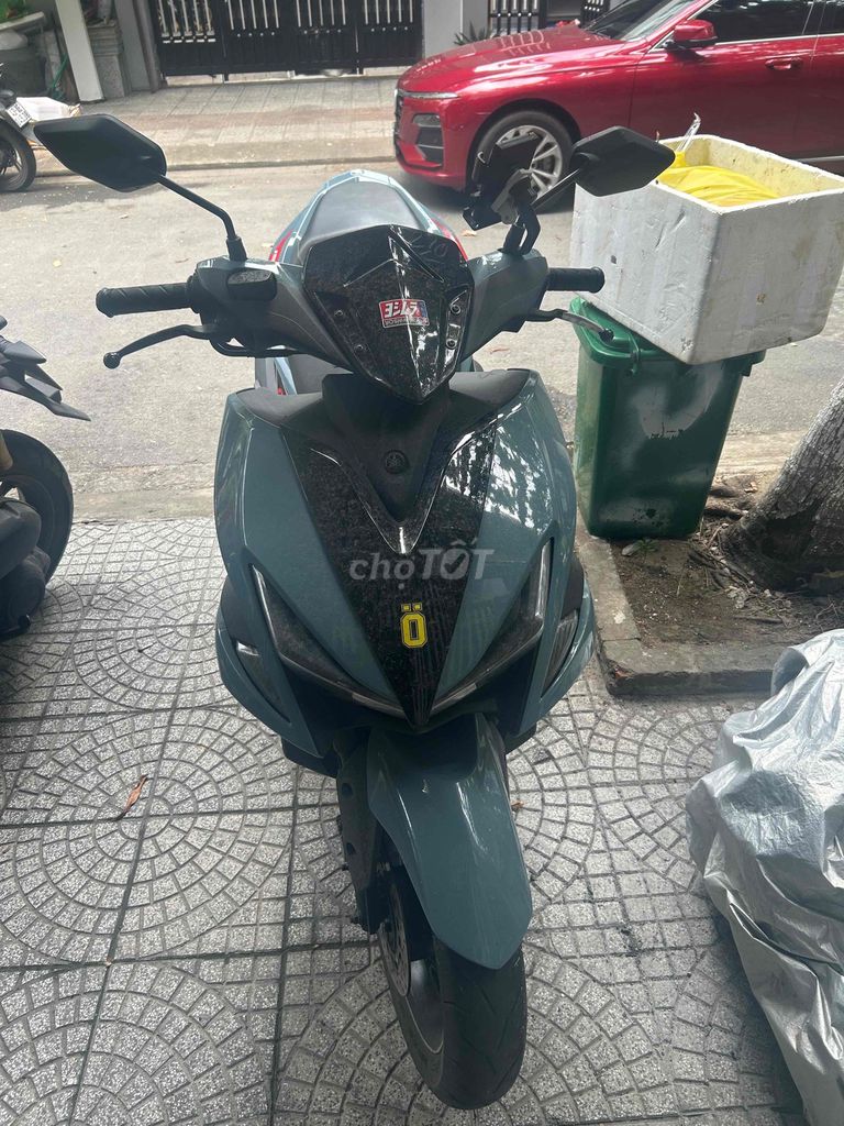 Фото 3: Yamaha NVX 125 серый, скутер