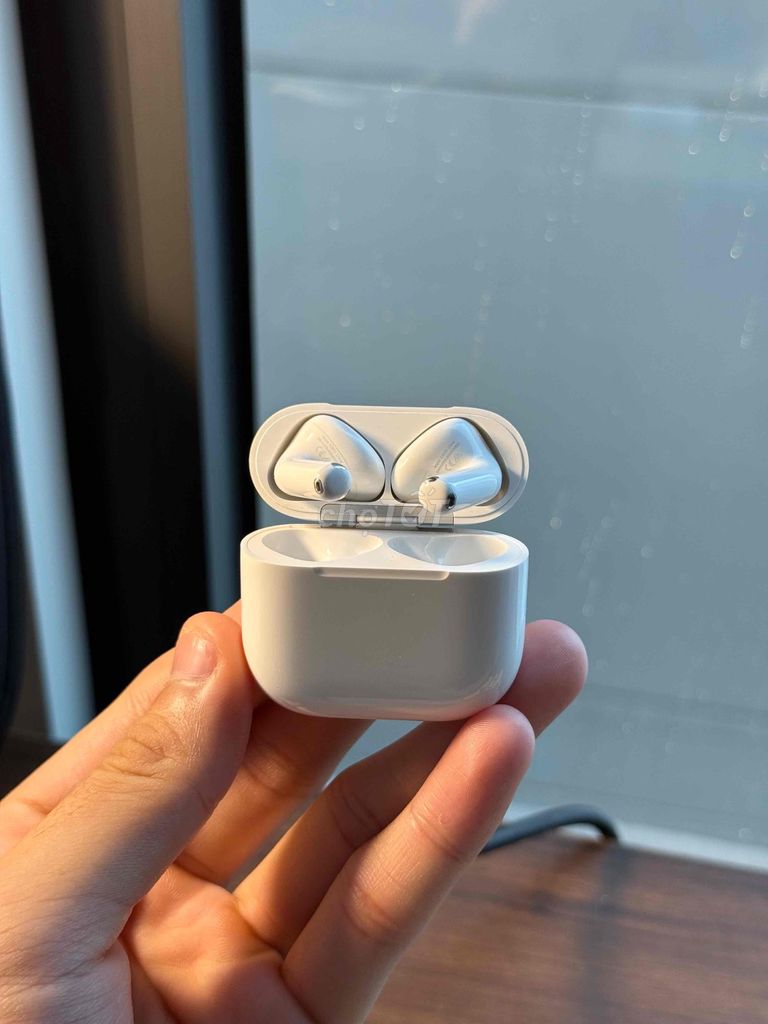Фото 2: Беспроводные наушники Apple AirPods Pro, белые