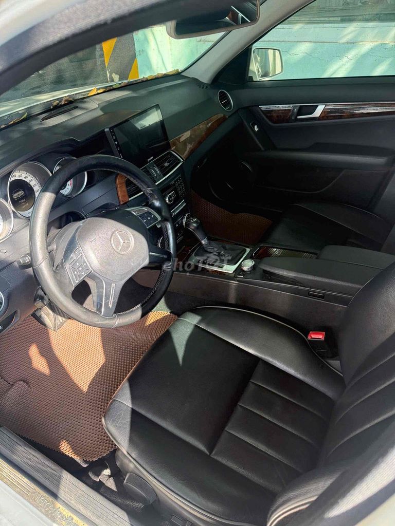 Фото 3: Mercedes-Benz C250 автомат, белый