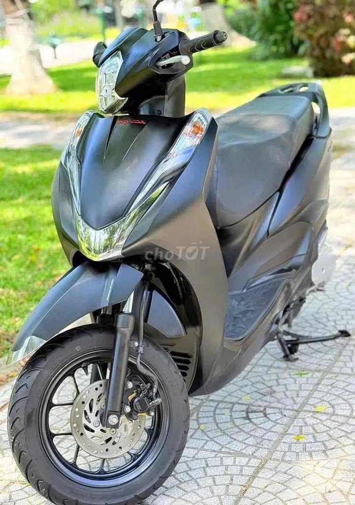 Фото 3: Honda Lead 2021 Черный, светодиодные фары, замок зажигания